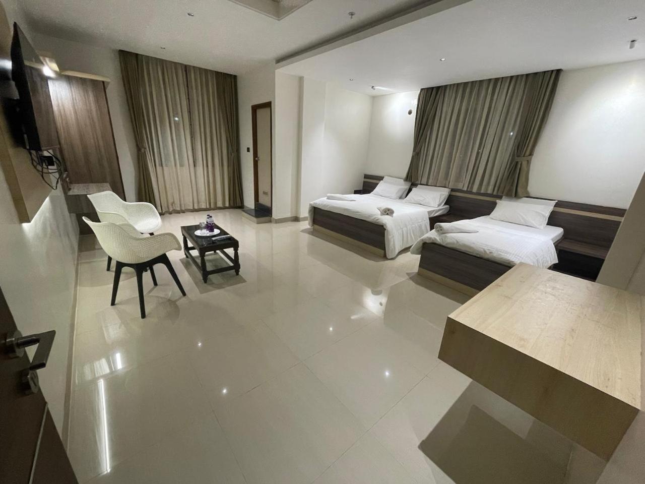 Model Grand Inn Bellary Exterior foto